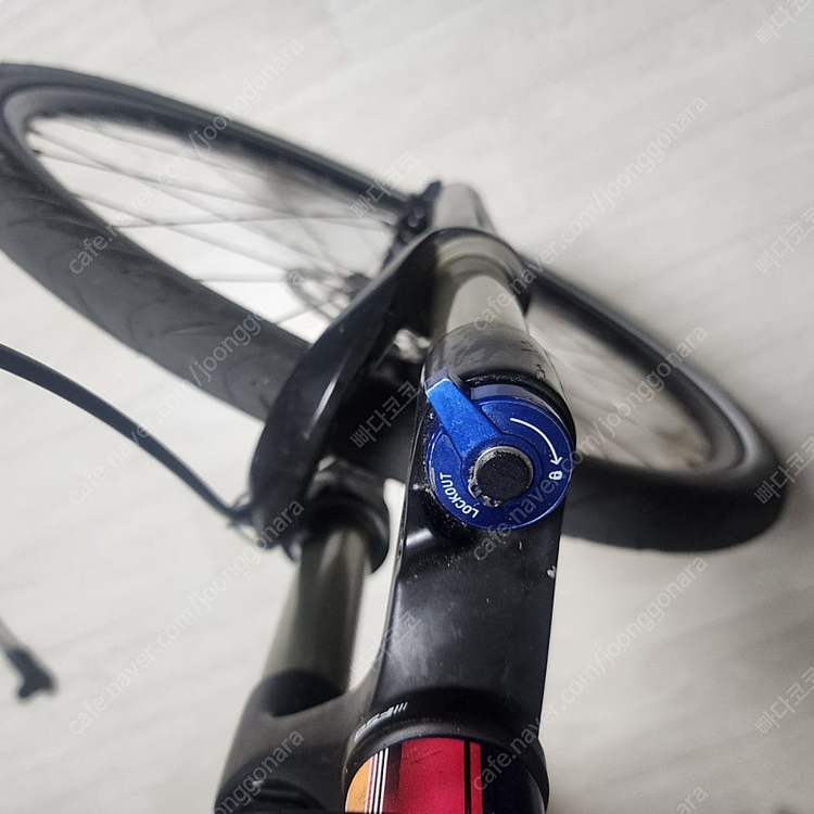 코나 쿨라 MTB 로드타이어 팝니다.(락샥 리콘)--5