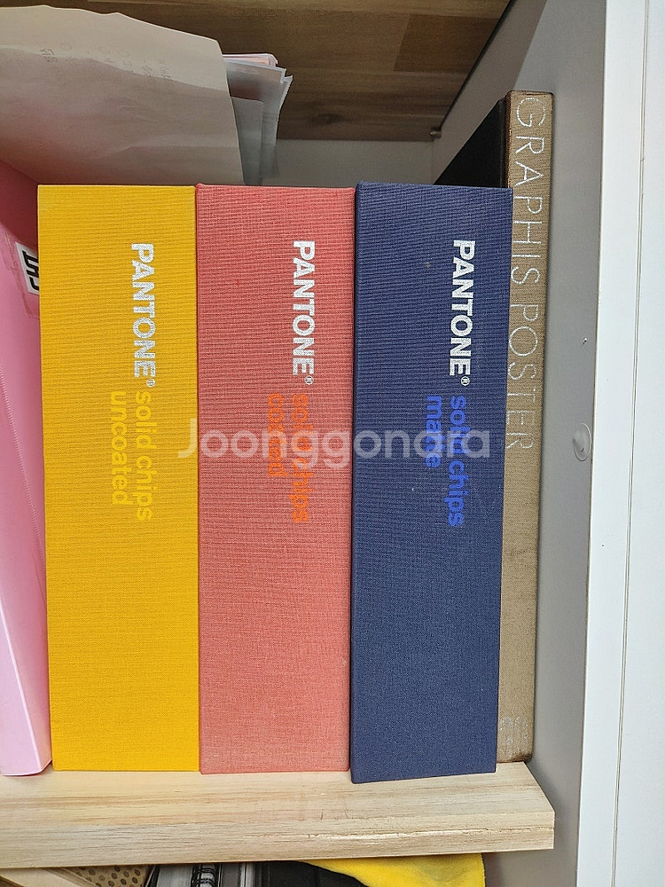 pantone 팬톤 칩북과 로고디자인 서적들--1