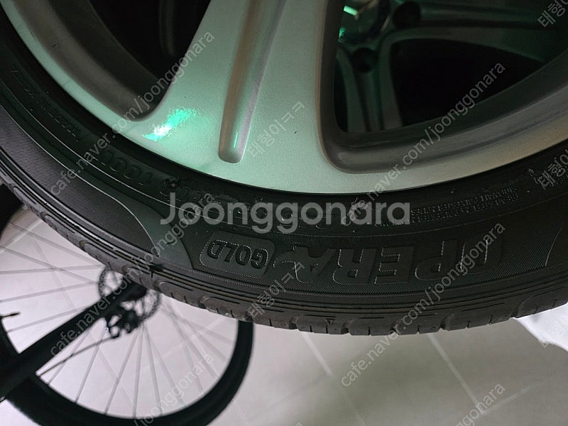 벤츠 W213 18인치 순정휠타이어 판매합니다--5