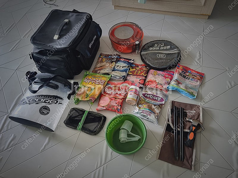 민물낚시 보조용품세트 떡밥 살림망 가방 등등--0