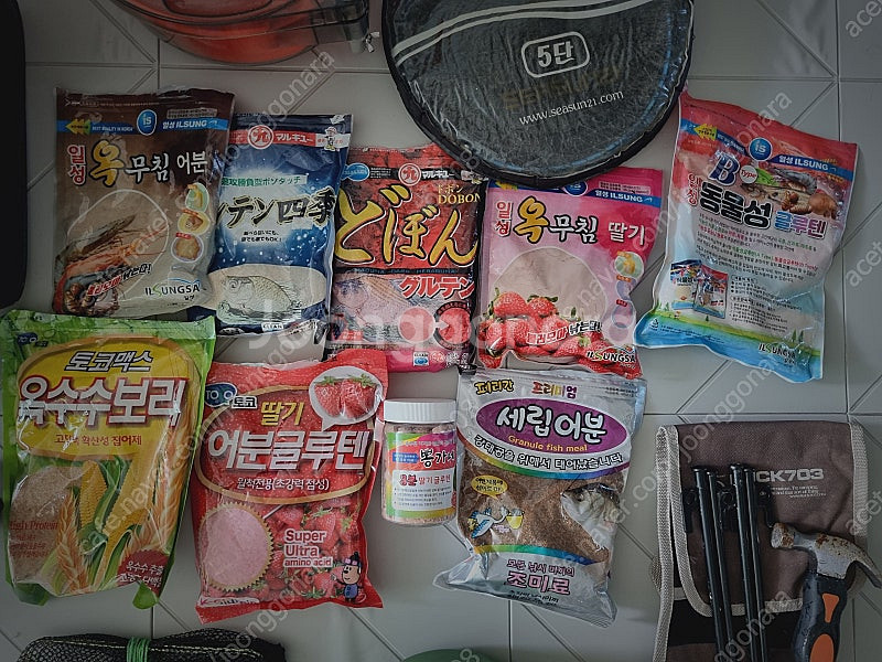 민물낚시 보조용품세트 떡밥 살림망 가방 등등--2