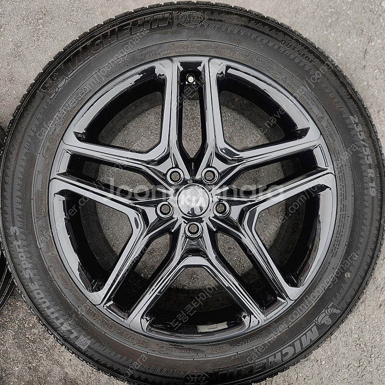 [판매] 아이오닉5 EV6 싼타페 쏘렌토 카니발 19인치 휠타이어 세트 팝니다 235 55 19--2