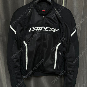 다이네즈 자켓 에어 프레임3 JACKET 검흰 팔아요