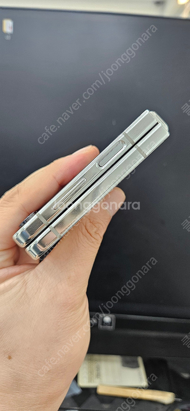 갤럭시Z플립5 F731 256G 화이트 19만 인천 부...--8