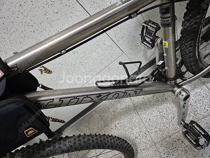 엘파마 록손 티타늄 XT 17인치 판매합니다--0