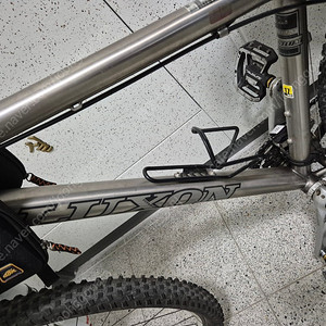 엘파마 록손 티타늄 XT 17인치 판매합니다