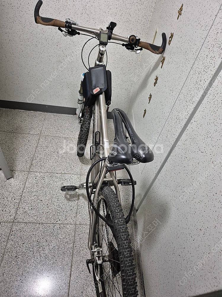 엘파마 록손 티타늄 XT 17인치 판매합니다--3