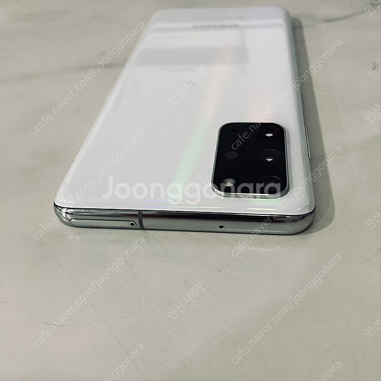 갤럭시 S20플러스 화이트 256기가 매우깨끗한기기 13만8천원 판매합니다--3