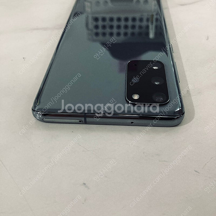 갤럭시 S20플러스 그레이 256기가 외관깨끗! 12만8천원 판매합니다--3