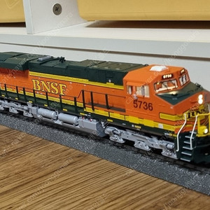 HO스케일 메르클린 38447 BNSF,ALCO PA-1 ,디젤기관차,LS스위스파노라마객차,트릭스 증기기관차,역사,대형호텔,나무모형,철도모형카다록팝니다