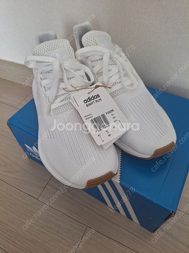 아디다스 스위프트런 F35206ㅡ 250사이즈새상품--0