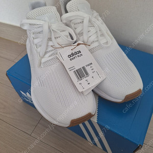 아디다스 스위프트런 F35206ㅡ 250사이즈새상품
