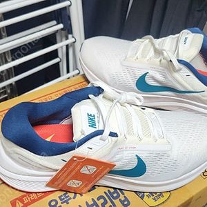 (새상품)나이키에어줌스트럭쳐 나이키런닝화280~285mm