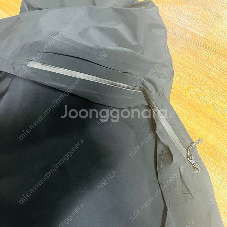 어스투x헬로우 콜라보 보드복 자켓 S--2