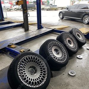 제네시스 G90 19인치 휠+휠캡+타이어+TPMS+순정 볼트 팝니다.