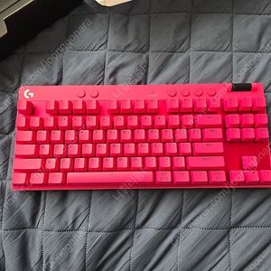 로지텍 G PRO X TKL RAPID 핑크 색상 자석축 키보드 판매합니다.