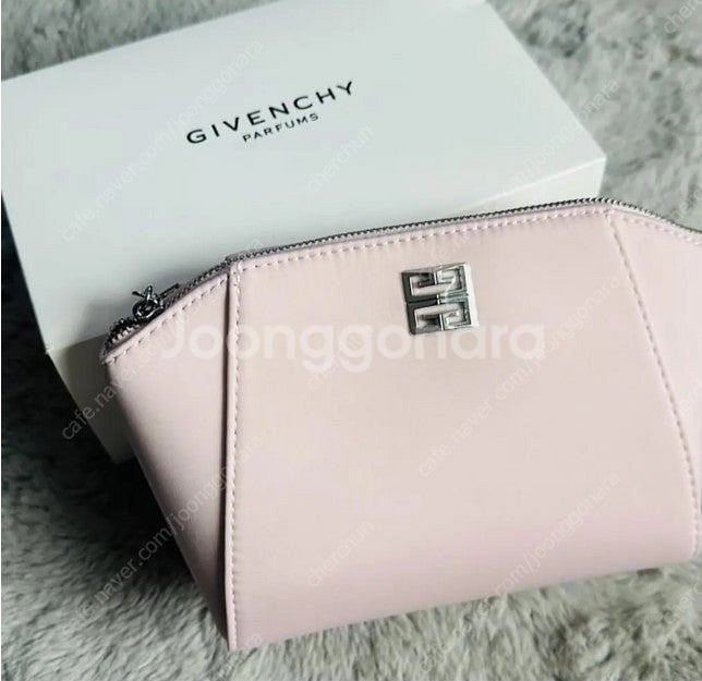 지방시(Givenchy) 연핑크 파우치 (새제품)--0