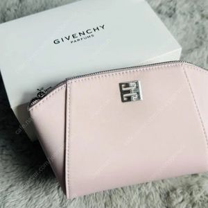 지방시(Givenchy) 연핑크 파우치 (새제품)