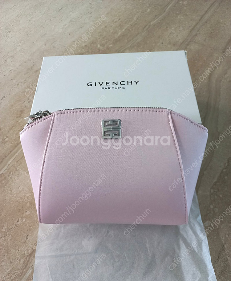 지방시(Givenchy) 연핑크 파우치 (새제품)--2