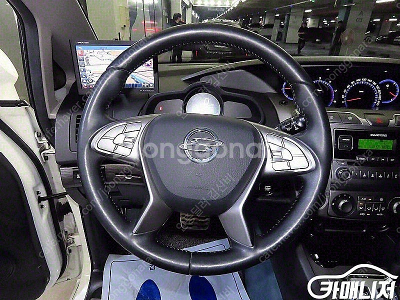 중고차 할부 코란도투리스모 4WD TX 플러스 11인승...--8