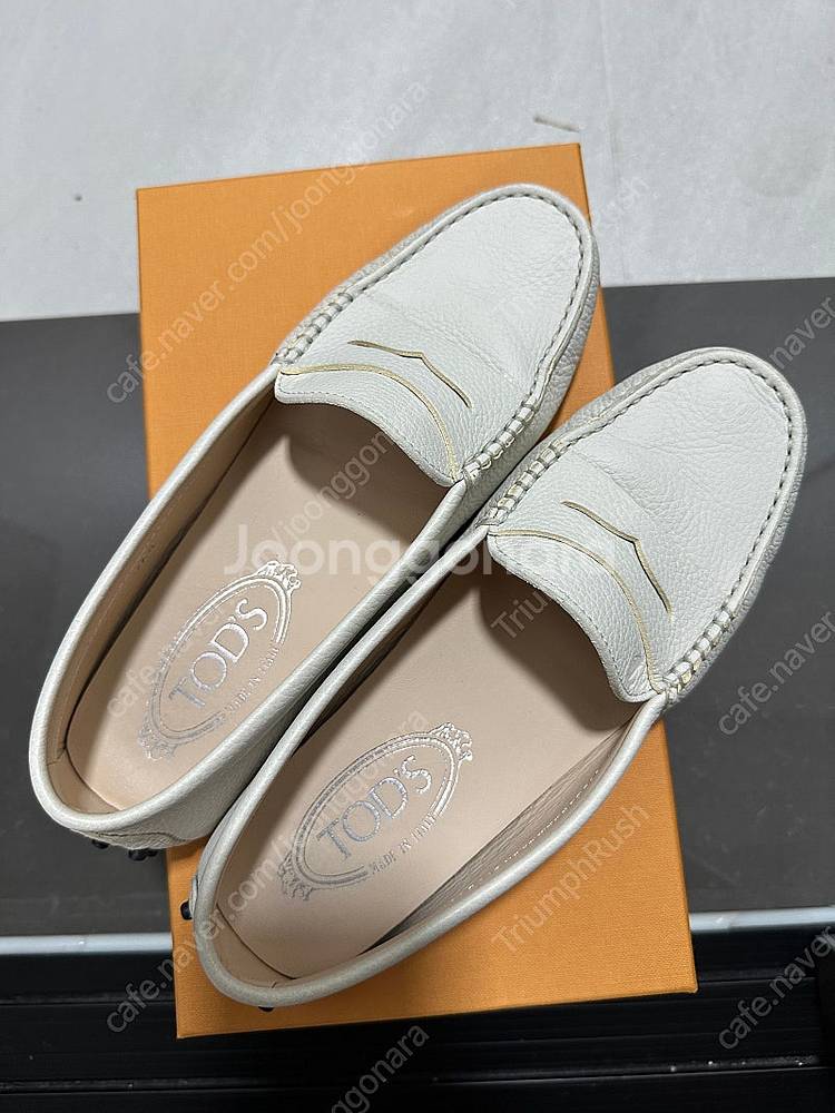 토즈 고미노 드라이빙 슈즈 팝니다.--0