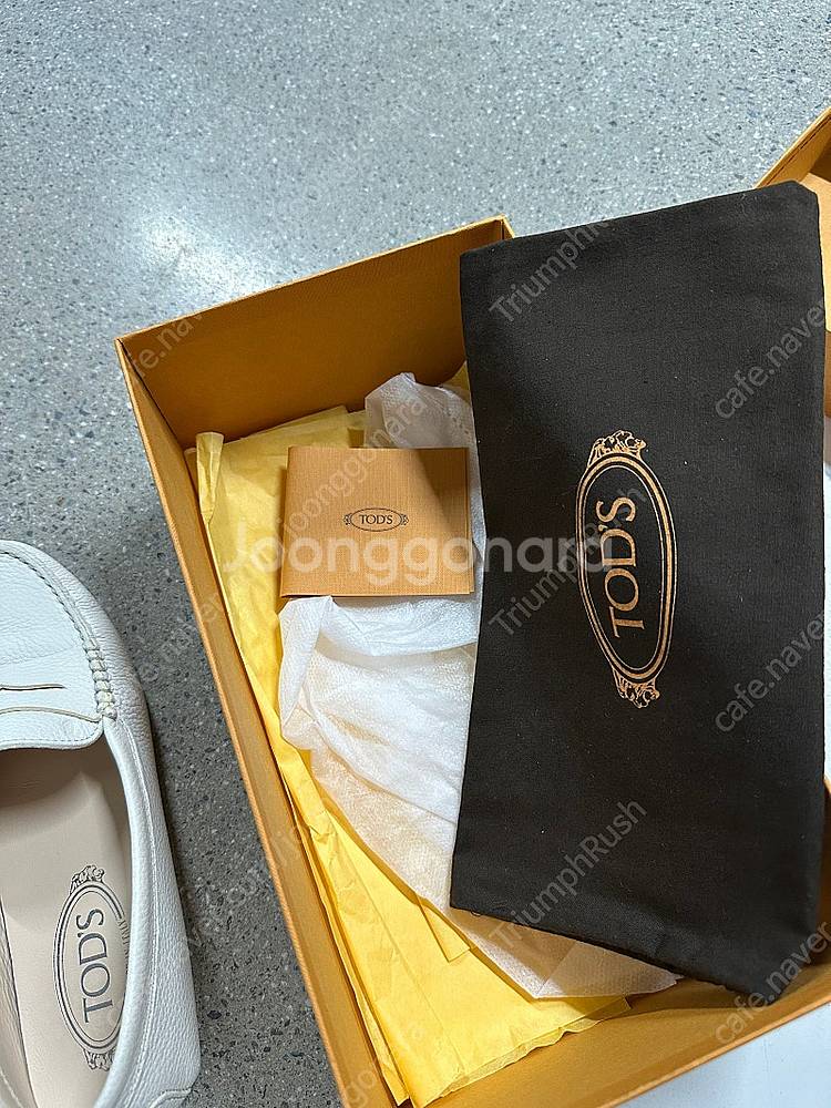 토즈 고미노 드라이빙 슈즈 팝니다.--3