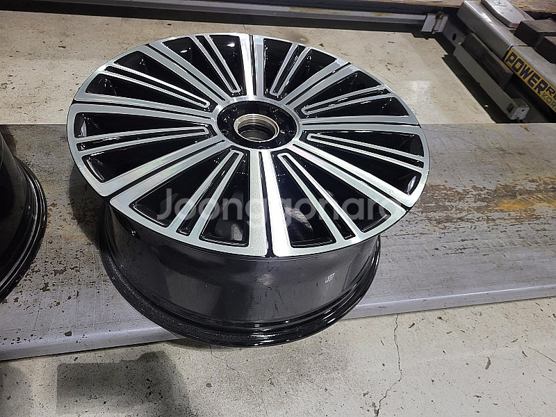 <판매> 벤츠GLS 600마이바흐 22인치 순정품휠 프...--2