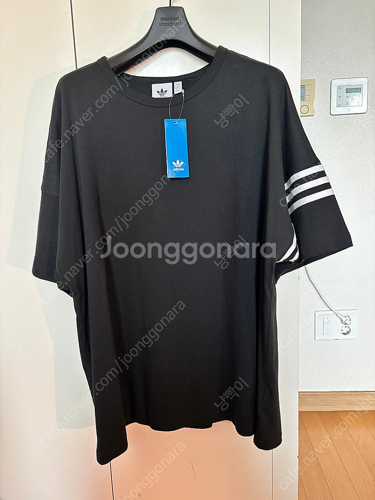 아디다스 뉴클래식스 티 XL 새상품 팝니다--1