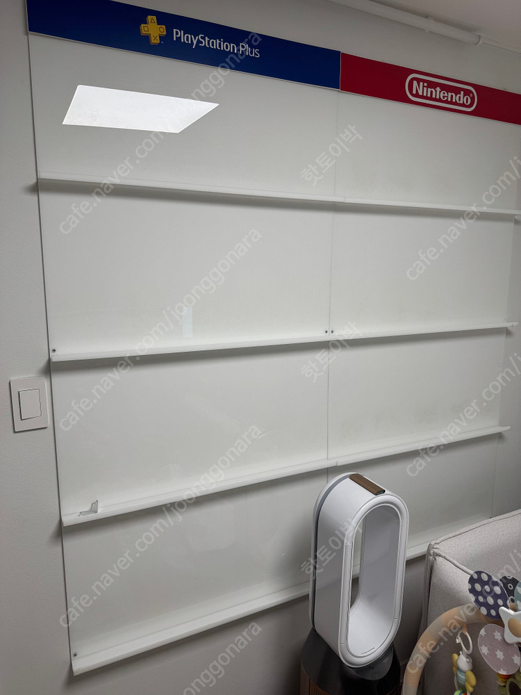 플스, 닌텐도 게임 타이틀 전면 책장겸 디피 거치대 판매합니다 이미지