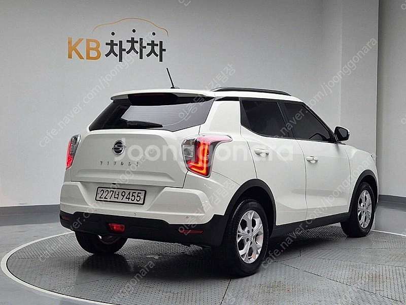 KG모빌리티(쌍용) 베리 뉴 티볼리 2WD 가솔린 15...--3