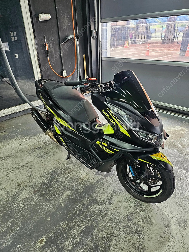 22년식 튜닝PCX125 익실머플러장착 판매합니다.가격...--1