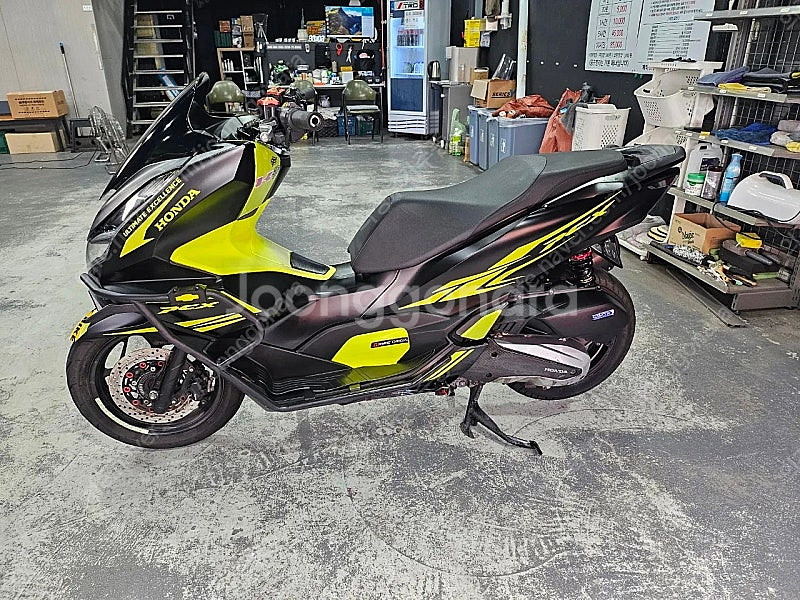 22년식 튜닝PCX125 익실머플러장착 판매합니다.가격...--2
