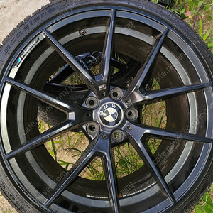 bmw 타이어 앞225 35 19 뒤265 30 19 휠 736m 4셋트 47만원에 팝니다