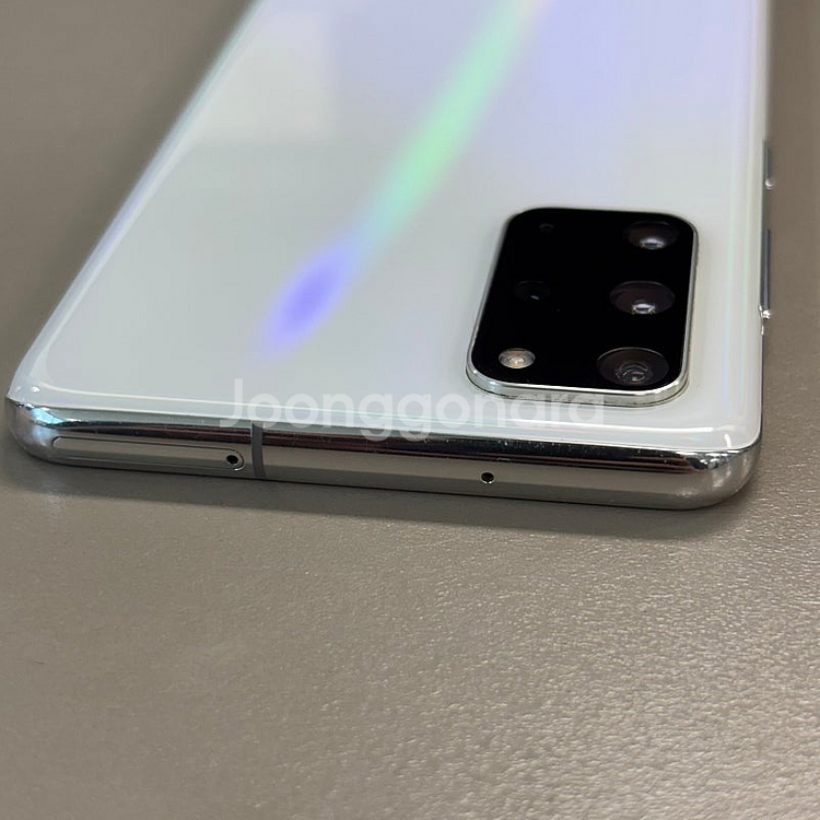 갤럭시S20플러스 화이트색상 256용량 미파손 무잔상 특AA급 상태좋은 폰 배터리 및 기능정상 18만 판매합니다--6