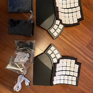 Glove80 Ergonomic Keyboard 저소음 적축