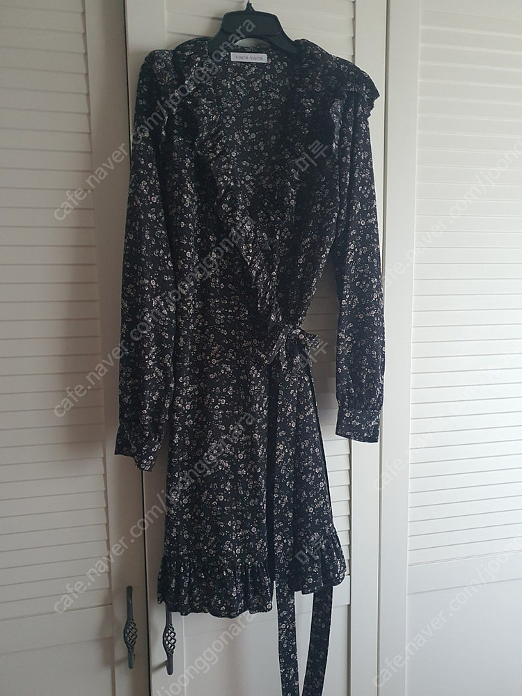 보카바카 원피스 블랙 원피스 플라워프릴 원피스 랩 이미지