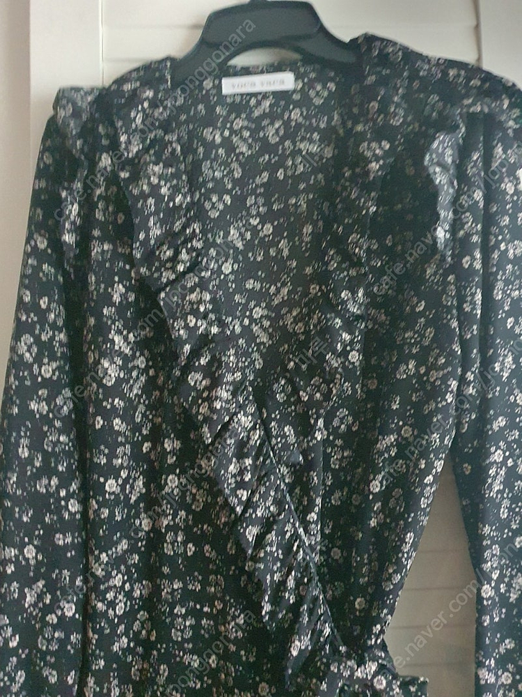 보카바카 원피스 블랙 원피스 플라워프릴 원피스 랩 이미지