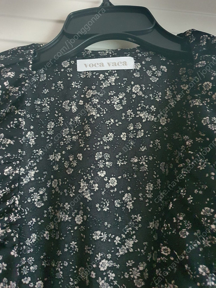 보카바카 원피스 블랙 원피스 플라워프릴 원피스 랩 이미지