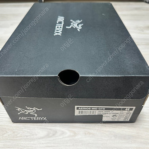 아크테릭스 에어리어스 FL 2 미드 GTX (AFNFUX6948) 285사이즈 새상품 판매합니다.