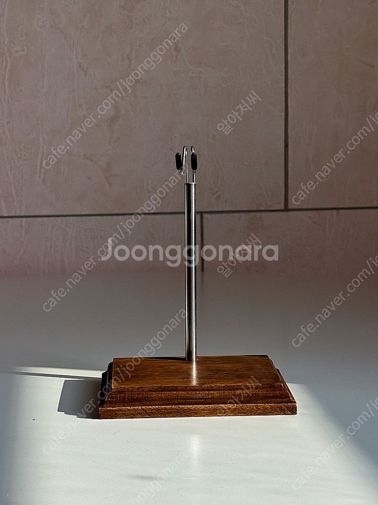 핫토이 피규어 원목베이스 주문 제작--4