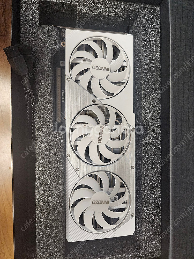 INNO3D RTX 5070 Ti X3 OC 화이트 판...--0