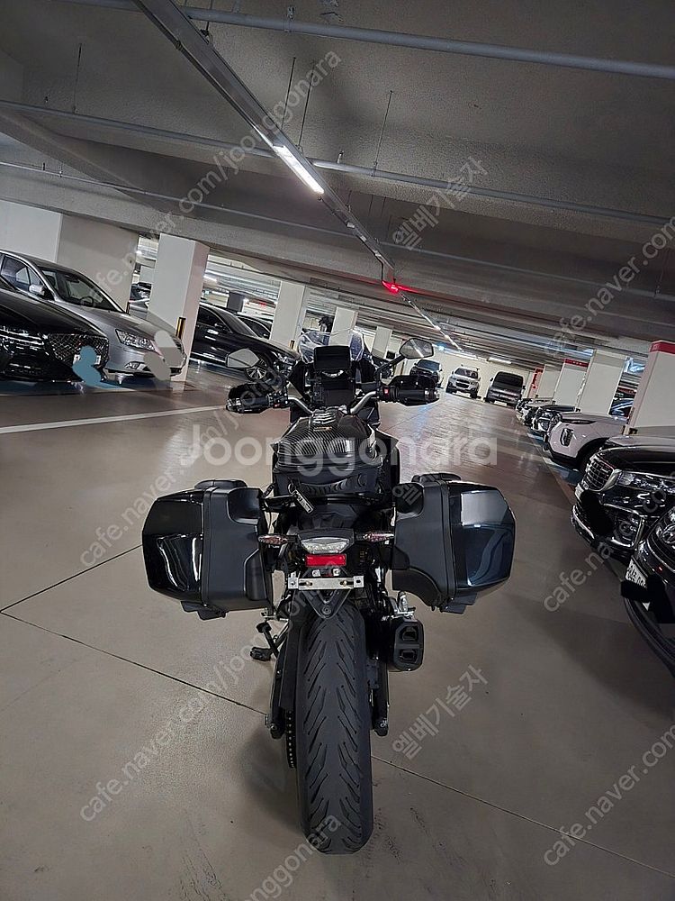BMW F900XR 23년식 블랙 차량 판매 합니다--4