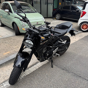 24년식 CB125R 2천KM 팝니다.