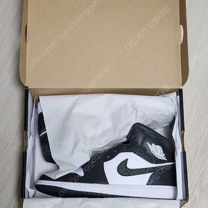 에어 조던 1 미드 SE 오프 느와르 블랙 화이트 270사이즈 FB9911-001