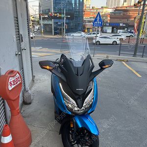 22년식 5천키로 주행한 포르자350 판매합니다