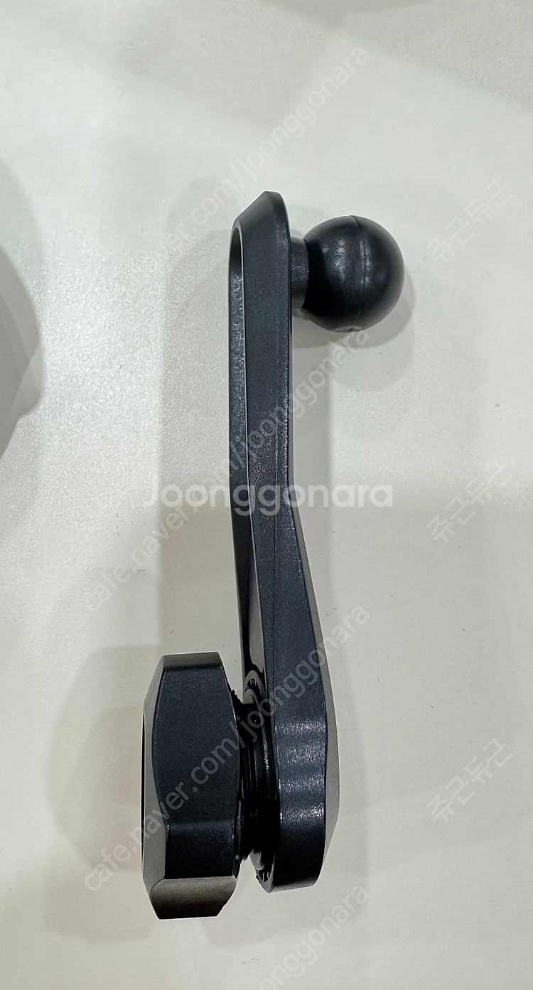 테슬라 차량용 거치대 판매합니다.--1