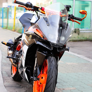 rc390 ktm 2018년식 ABS모델 아크라정품구변 옵션많고 상태좋은매물 판매합니다 당일이전가능