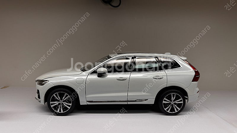 1:18 볼보 xc60 판매합니다(부품용)--0