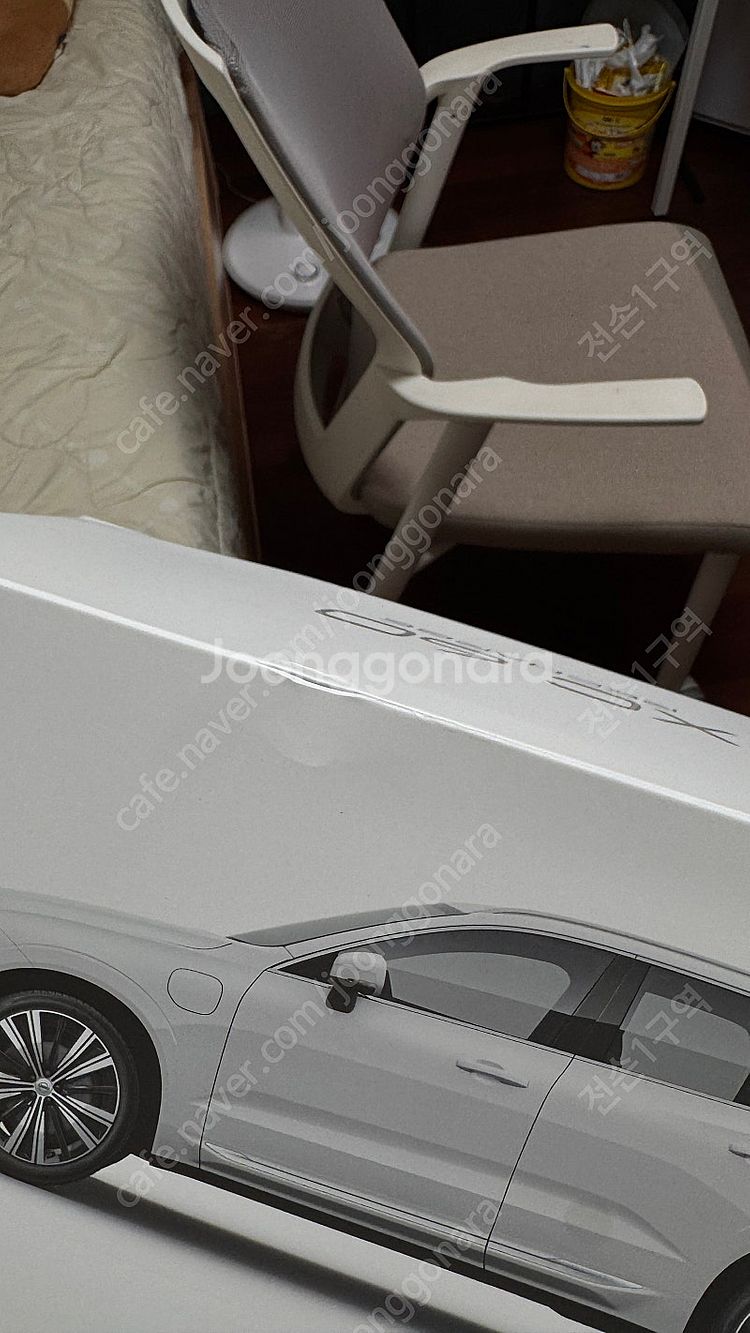 1:18 볼보 xc60 판매합니다(부품용)--3