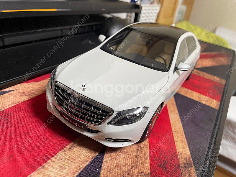 1:18 오토아트 벤츠 S600 마이바흐 화이트 팝니다--3
